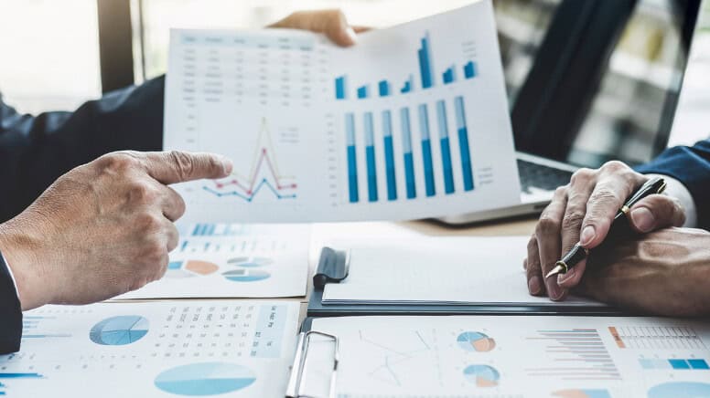 Un expert en qualité maîtrisant les analyses statistiques