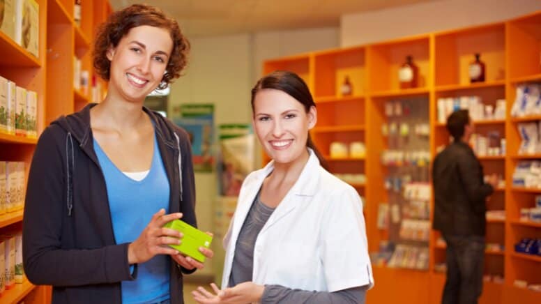 Une cliente satisfaite de la qualité des produits d'une entreprise