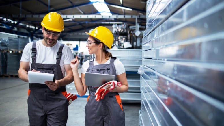 Un responsable qualité qui veille à la bonne gestion des ressources d'une usine