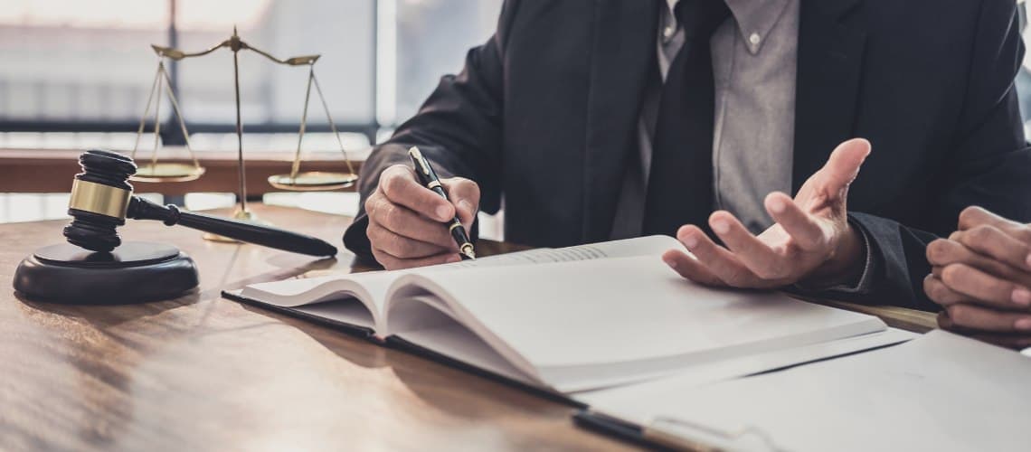 Une réunion avant la signature d'un contrat avec un cabinet de conseil QSE