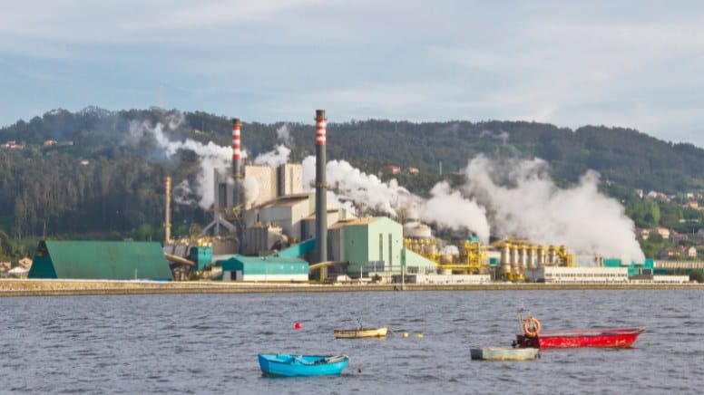 Une entreprise contribuant à la pollution environnementale