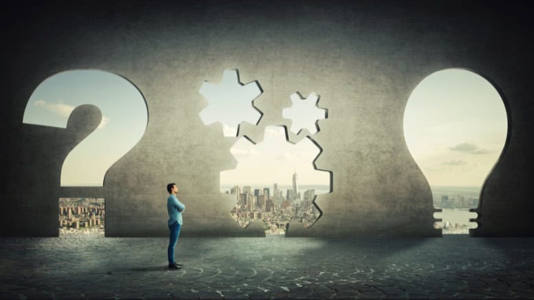Un personne qui se demande quel organisme de certification choisir