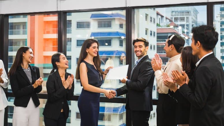 Une entreprise automobile qui vient d'obtenir le renouvellement de sa certification IATF 16949