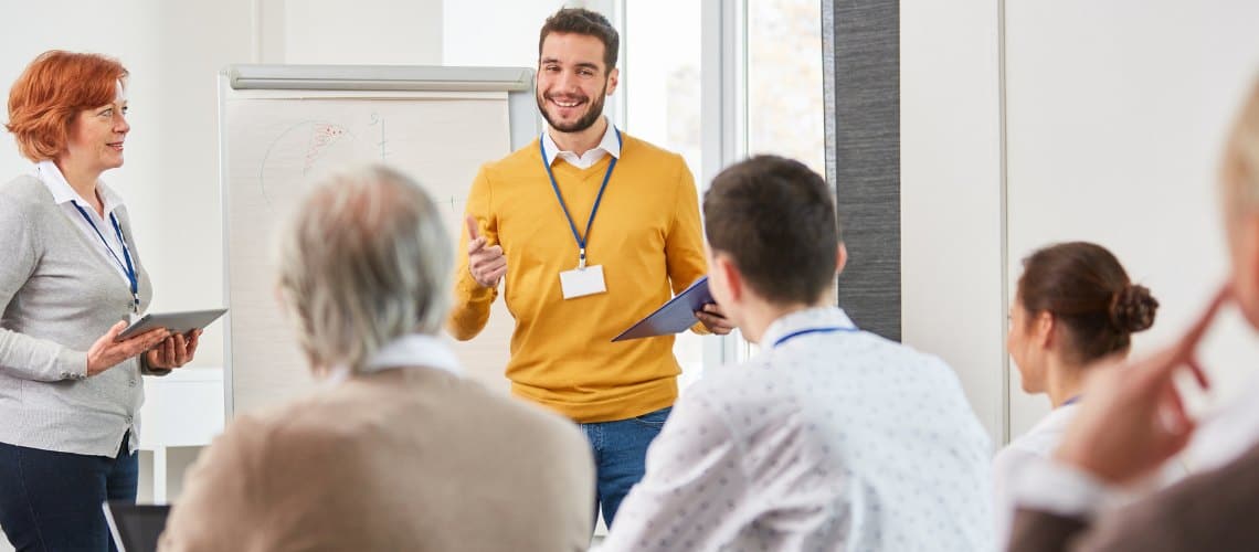 Un consultant Qualiopi qui intervient auprès d'un organisme de formation