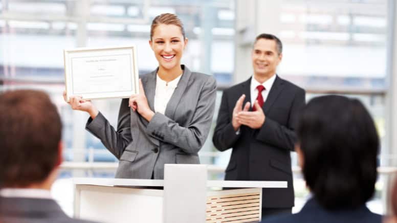 Une entreprise qui vient de valider le renouvellement de sa certification en norme IRIS