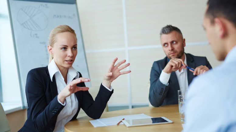 Une consultante ISO 9001 en pleine action