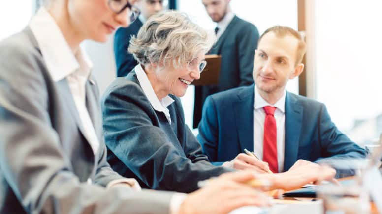 Une entreprise certifiée ISO 9001 en train de signer avec de nouveaux partenaires