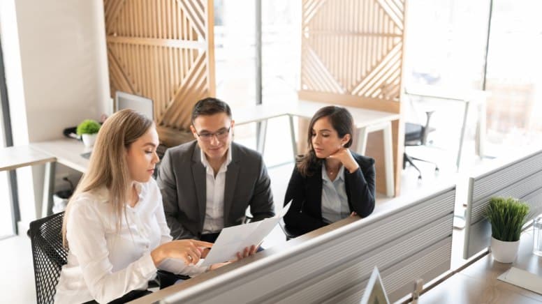 Une revue de direction au sein d'une entreprise certifiée ISO 45001
