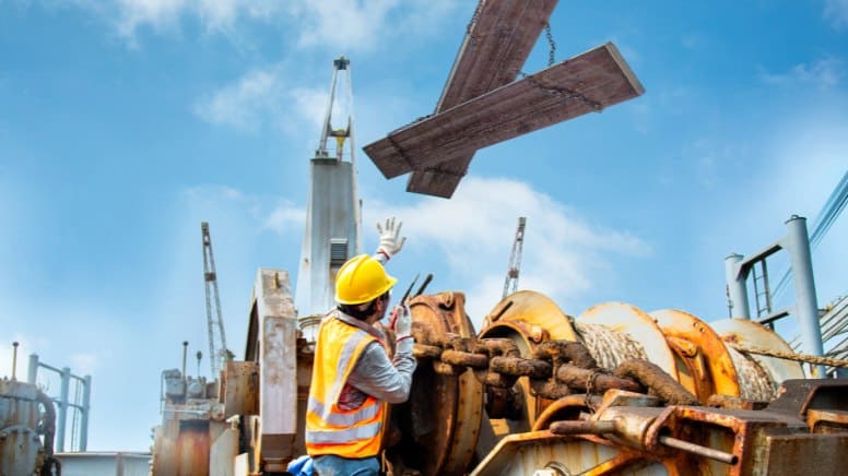 Une situation risqué pour un ouvrier d'une usine