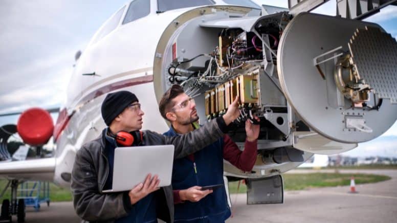 Des pièces d'un avion fabriquées par une usine certifiée EN 9100