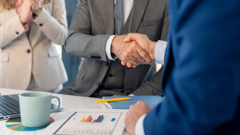 Un client satisfait par une entreprise certifiée EN 9100