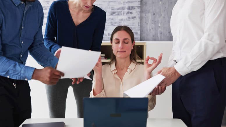 Une auditrice experte en gestion documentaire et en traçabilité grâce à la Formation EN 9100